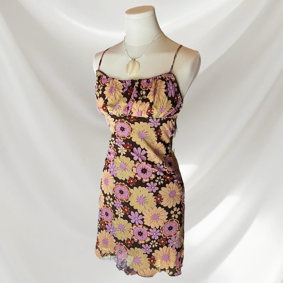 INTO | Vintage Floral Dress - Picture 3 of 6